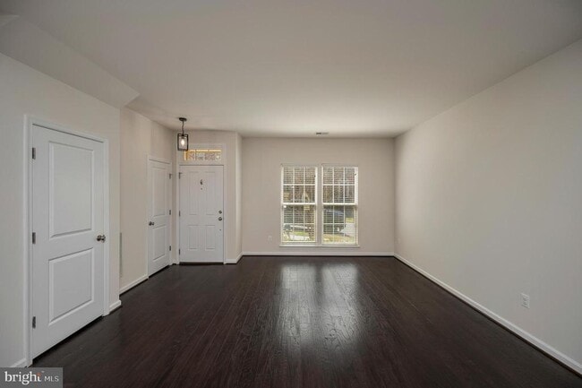 Photo - 208 Freesia Ln