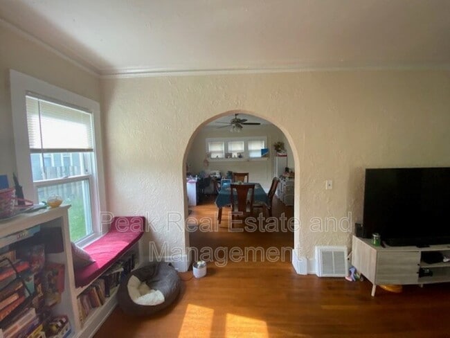 Photo - 600 Pleasant St SE