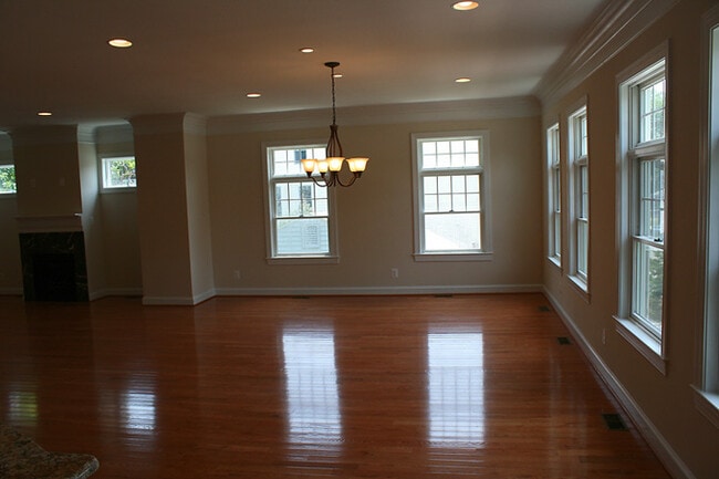 Photo - 801 N Florida St Unit 3-SharedBath-Left