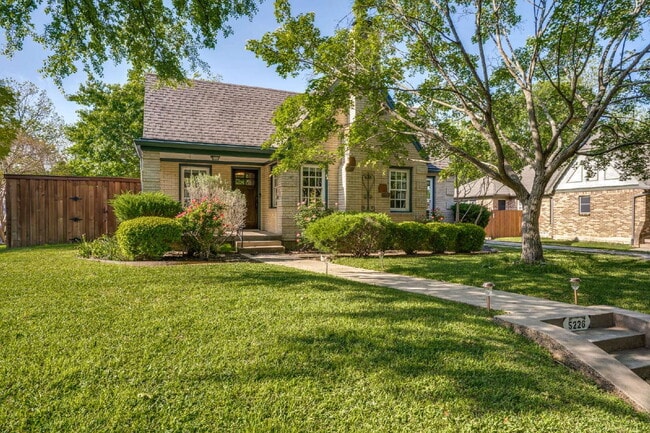 Photo - A Stunning, Updated Home in the heart of Dallas