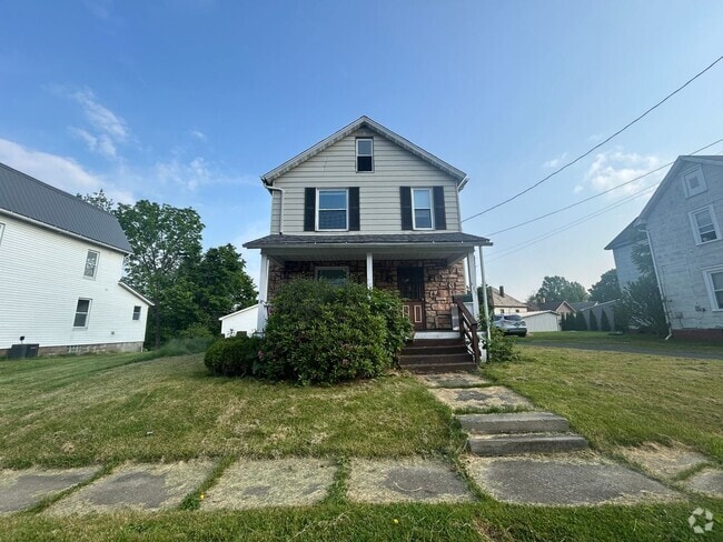 Building Photo - Newly Renovated Three Bedroom House