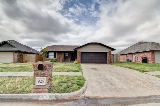 Building Photo - Charming 3 Bedroom Home in Moore!