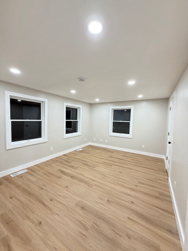 Photo - 4 Stratton Ln Unit A