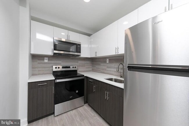 Building Photo - 4247 Locust St Unit 1B-313 Rental