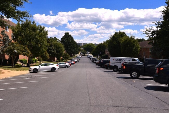 Hillwood Manor Apartments