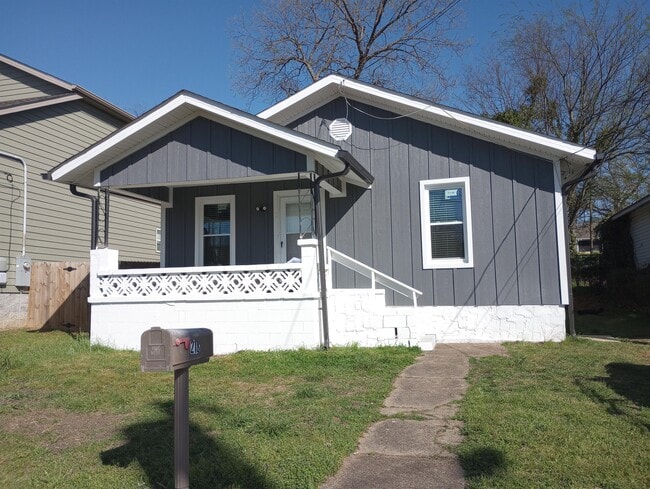 Building Photo - 218 N Hickory St