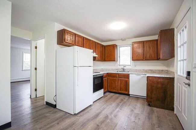 Photo - 878 St James Ave