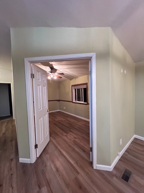 Photo - 916 4th St SE