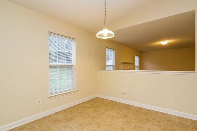 Photo - 1028 Jordans Pond Ln