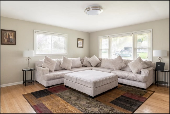 Photo - 1086 Meadow Dr