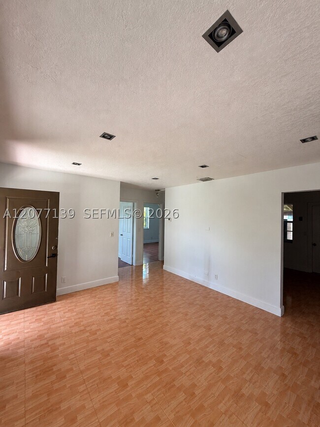 401 SW 4th St Unit 403