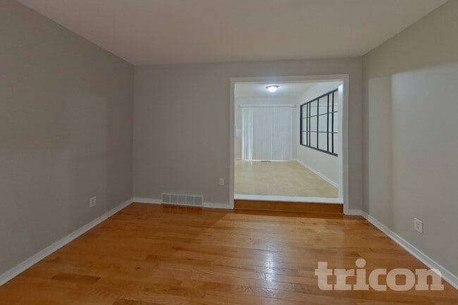 Photo - 1420 Boone Ave N