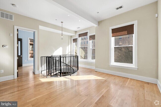 Building Photo - 2009 Columbia Rd NW Unit 5 Rental