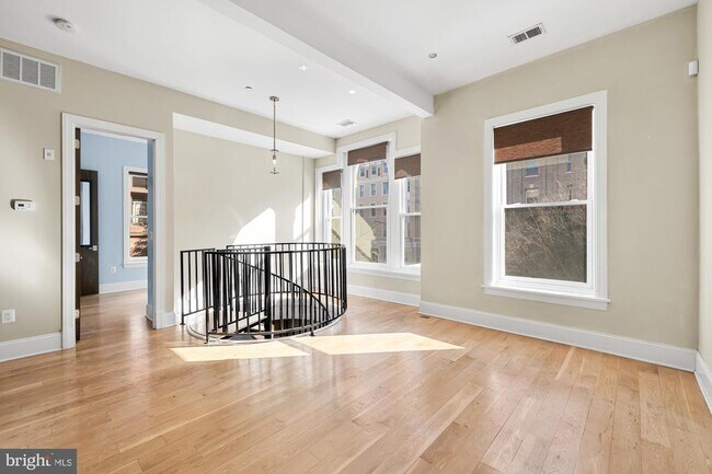 Photo - 2009 Columbia Rd NW Apartamento Unidad 5