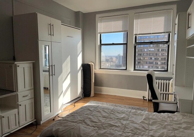 Building Photo - 1324 Locust St Unit 1520