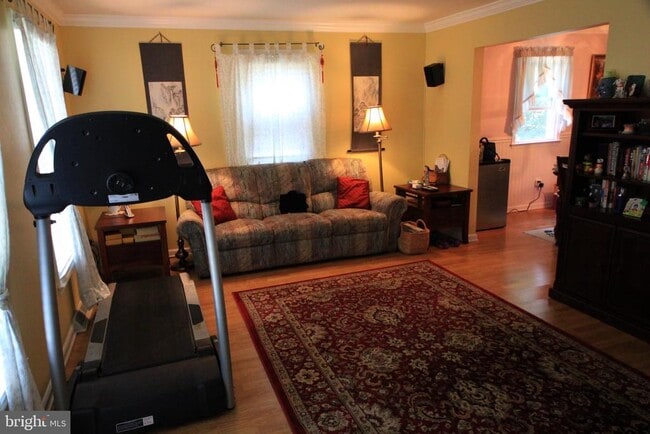 135 Eaton Dr
