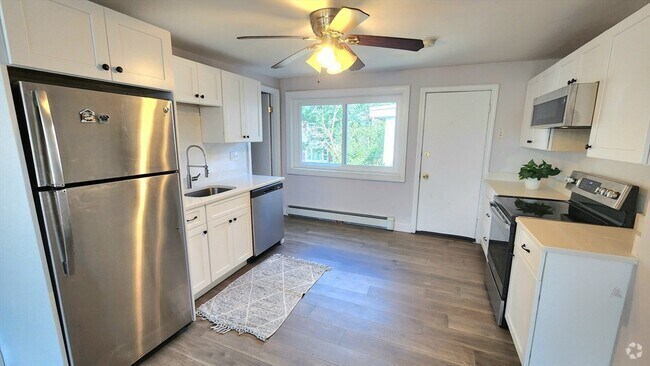 Building Photo - 36 White St Unit #2 Rental