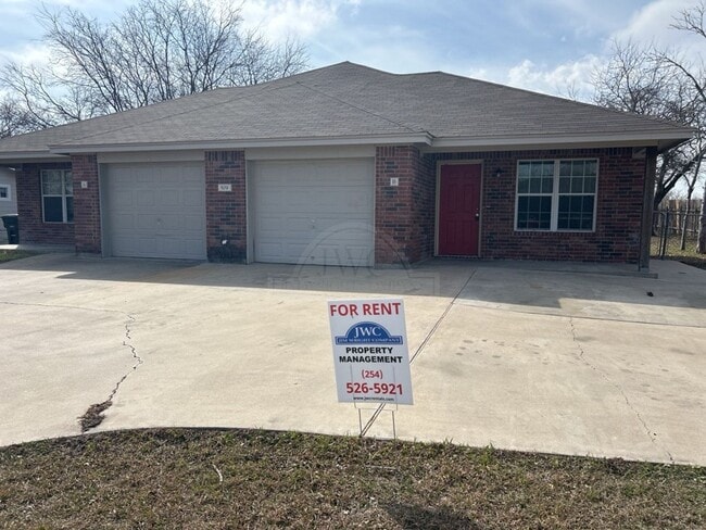 Building Photo - 509 W Ave B Ave Unit 509 Ave B West  B