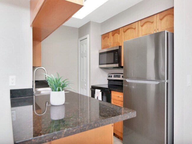 Building Photo - Ground Floor 2 Bedroom 2 Bath - Gated Comm... Rental
