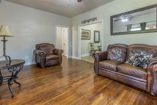 Photo - 2200 Montrose St