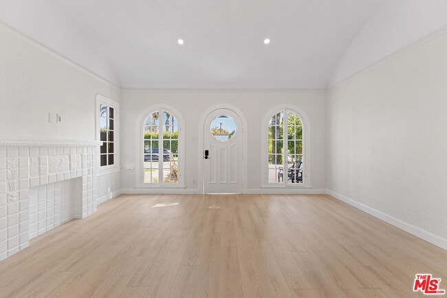 Photo - 623 N Poinsettia Pl