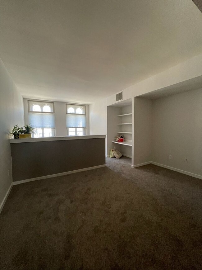 Building Photo - Welcome to Urban Elegance in the Heart of ... Unit 414 Rental
