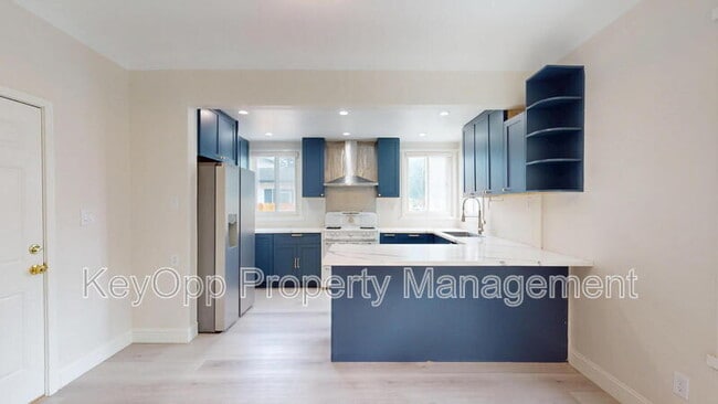 Photo - 976 Masson Ave