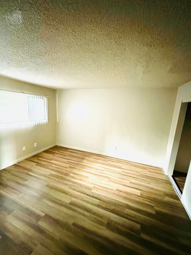 Cerritos Avenue Apartments