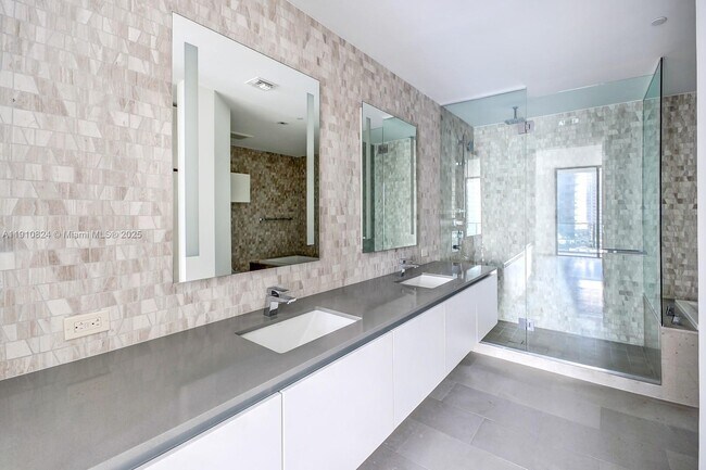 Photo - 88 SW 7th St Unidad 1503