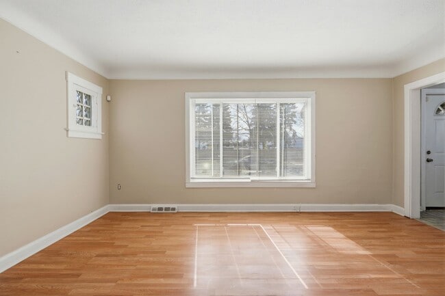 Photo - 1301 E Muir Ave