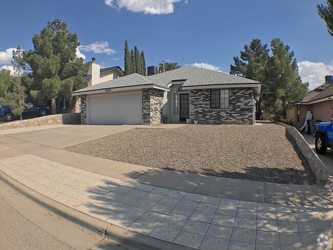 Building Photo - East El Paso 3 bed Refrig A/C Rental