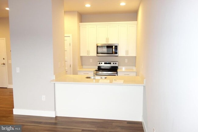 Building Photo - 228 S Mill Rd Unit 232