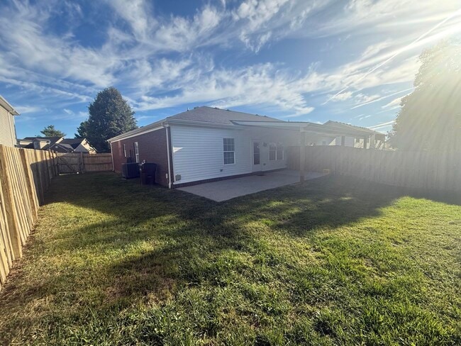 Photo - 858 Melanie Ln