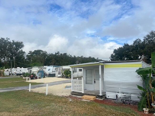 Lake Pasadena Fish Camp RV Park - Lake Pasadena Fish Camp RV Park Apartment Unit Lot 20 - RV