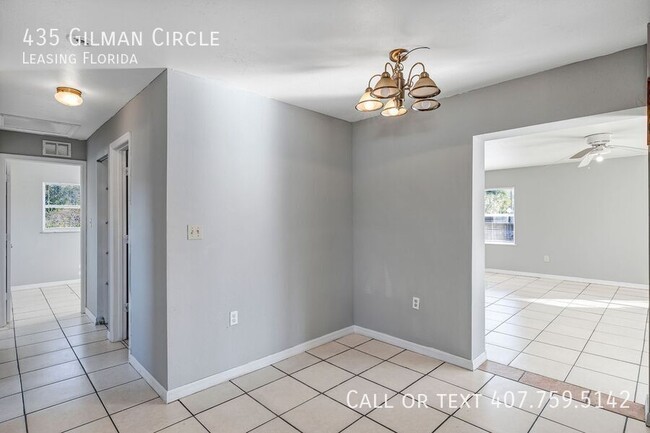 Photo - 435 Gilman Cir