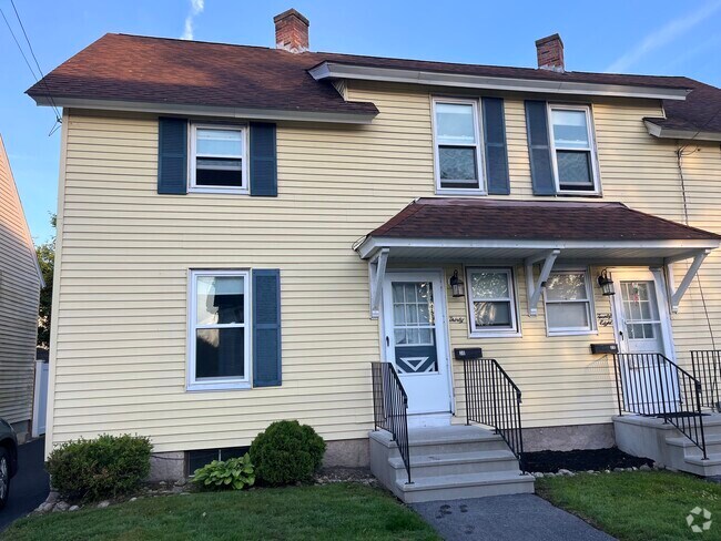 Building Photo - 30 Orchard St Unit 3BR/1BA South Grafton Rental