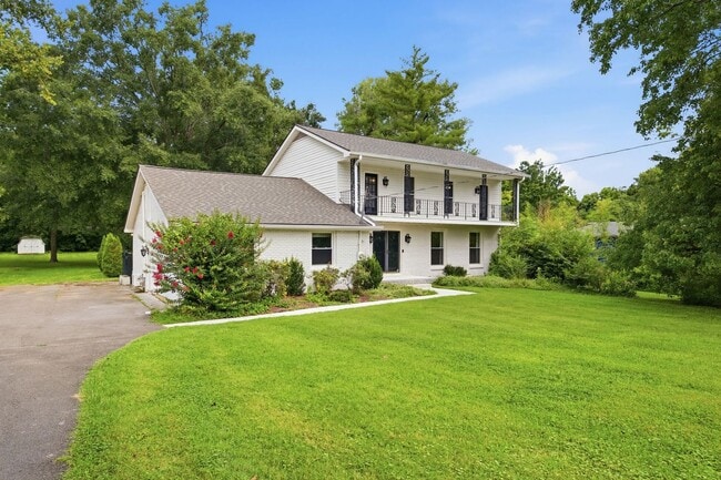 Building Photo - 1303 General Macarthur Dr