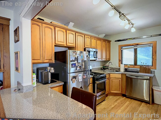 Building Photo - 18 Bond St Unit #1