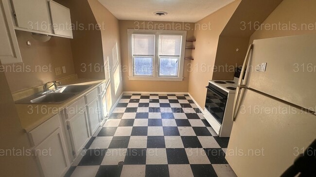 Photo - $695 - 2 bed 1 bath - Multi Family Home Unit C