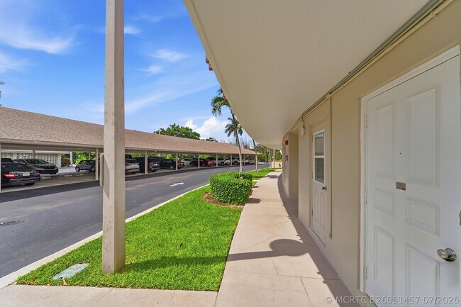 Photo - 1427 E Hillsboro Blvd Unit 123