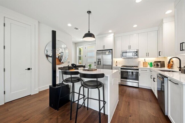 Photo - 2609 Willow St