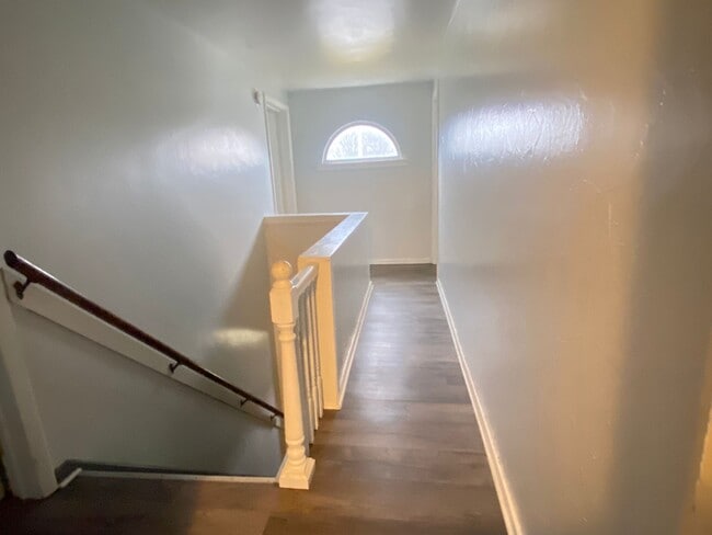 Escaleras Pasillo - 294 Shields Rd Unidad 2