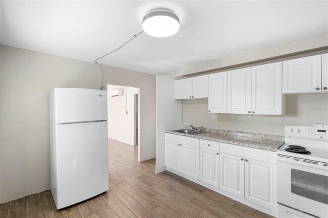 Photo - 901 Colyer St