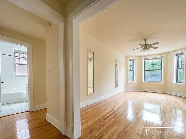 Photo - 535 W Aldine Ave Unit 3S