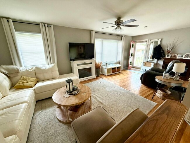 Photo - 1637 Willard Ct