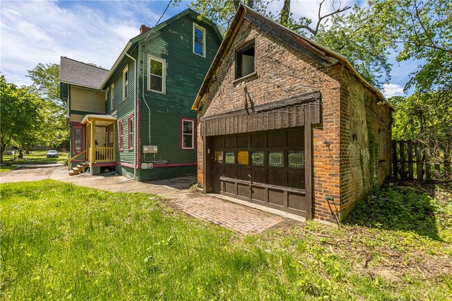 Photo - 268 Lyndhurst St