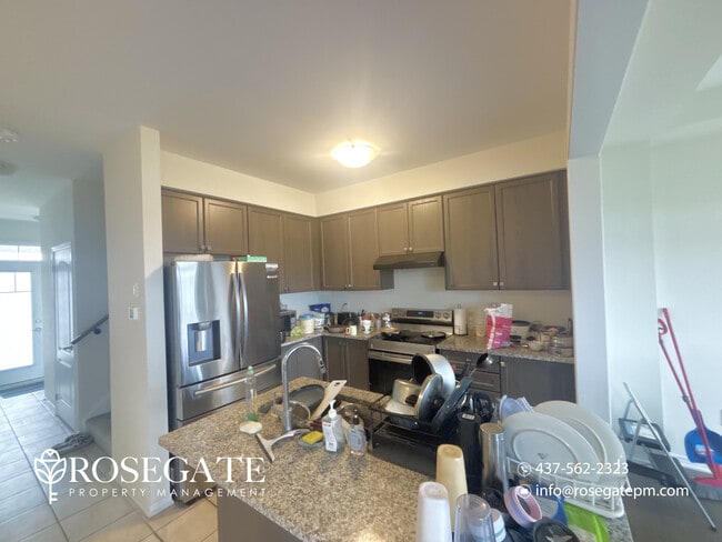 Photo - Spacious 3-Bedroom Detached Home with Garage & Backyard – Hamilton