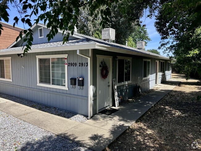 Building Photo - eaststreet***2909-2913 Unit 2913 Rental