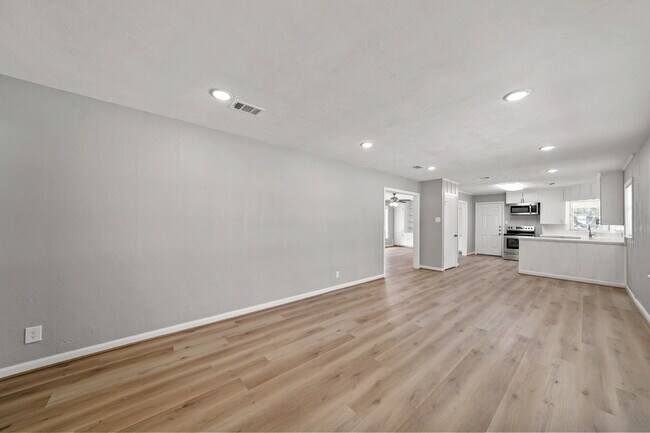 Photo - 721 20th Ave N