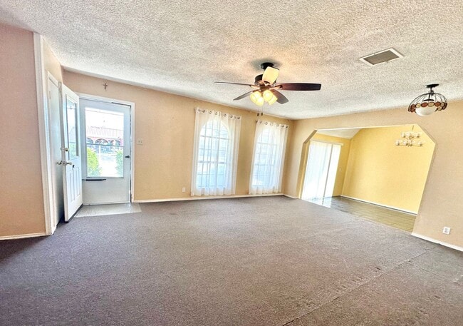 Photo - 514 W Ave J